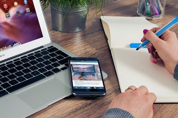 Décider d’entreprendre seul ou avec un associé : que choisir ?