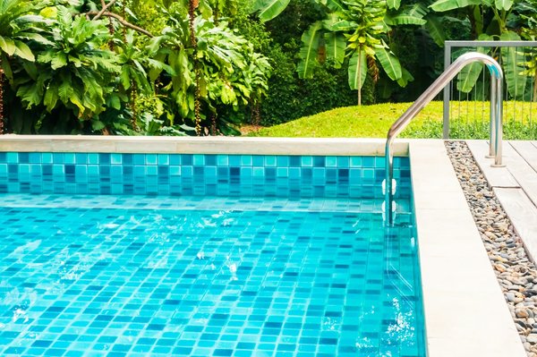 Fuites d'eau dans une piscine : comment les détecter et les réparer ?
